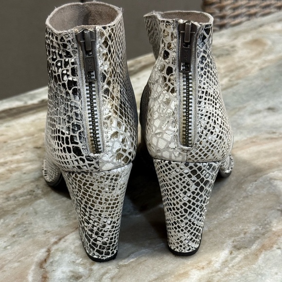 Women’s DIBA TRUE Pay Phone Snakeskin leather booties- Size 9.5 - Picture 6 of 12